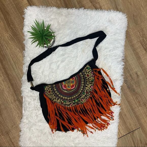 Boho Style Fuerdeng bag with tassels - Picture 1 of 2